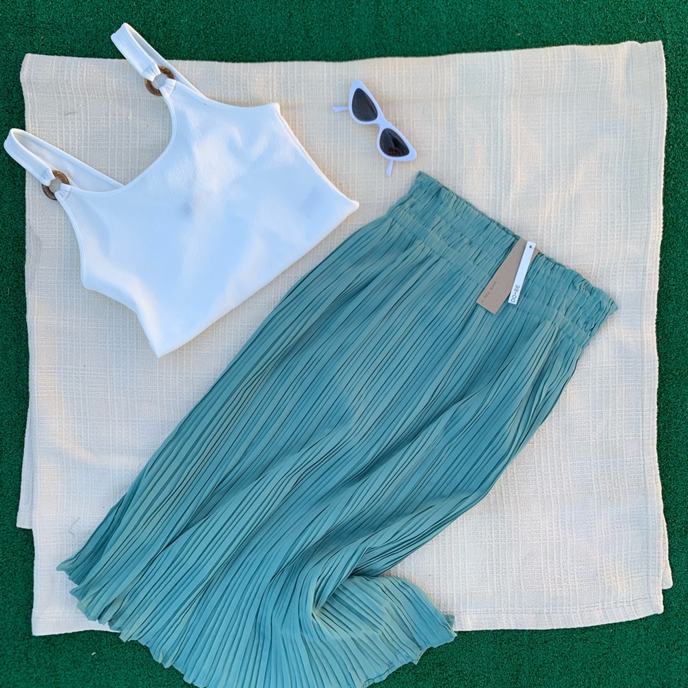 NWOT Pleated flurry turquoise Skirt